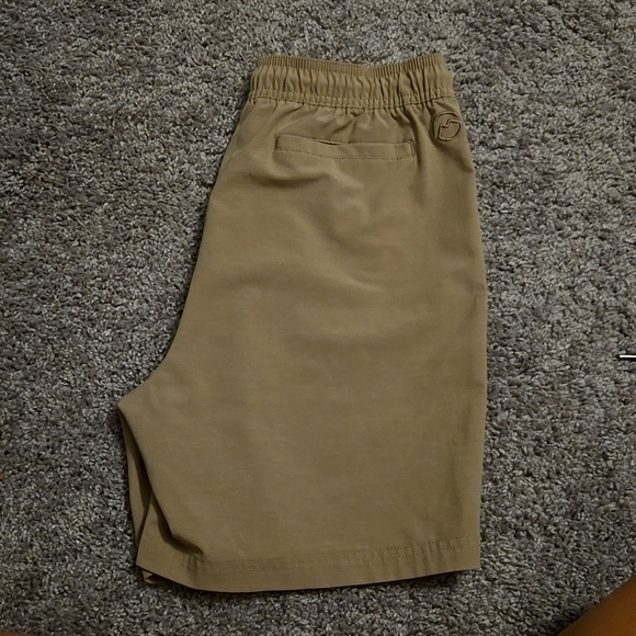 Magellan water-repellant tan shorts - Picture 3 of 3